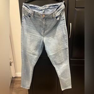 Seven7 high rise skinny light wash jeans